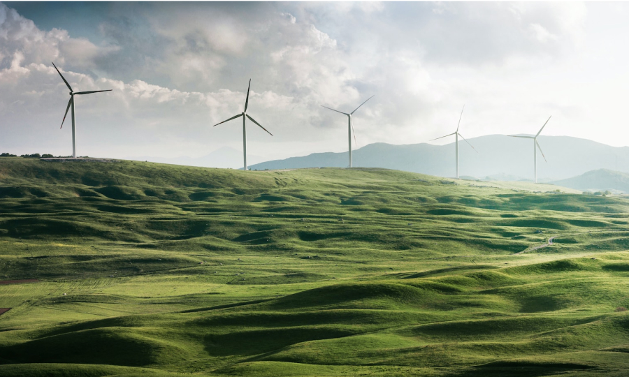 Paisagem com usina eólica