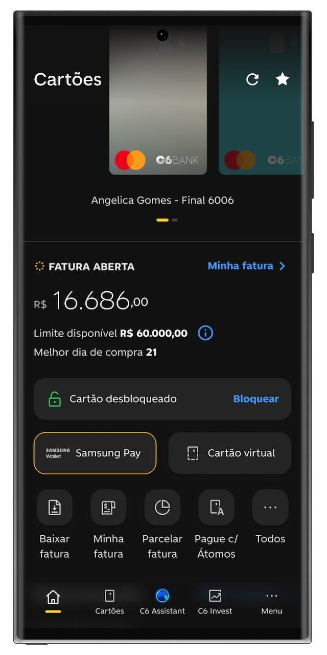 Celular aberto na tela de home de cartões do app do C6 Bank com o botão de "Samsung Pay" selecionado