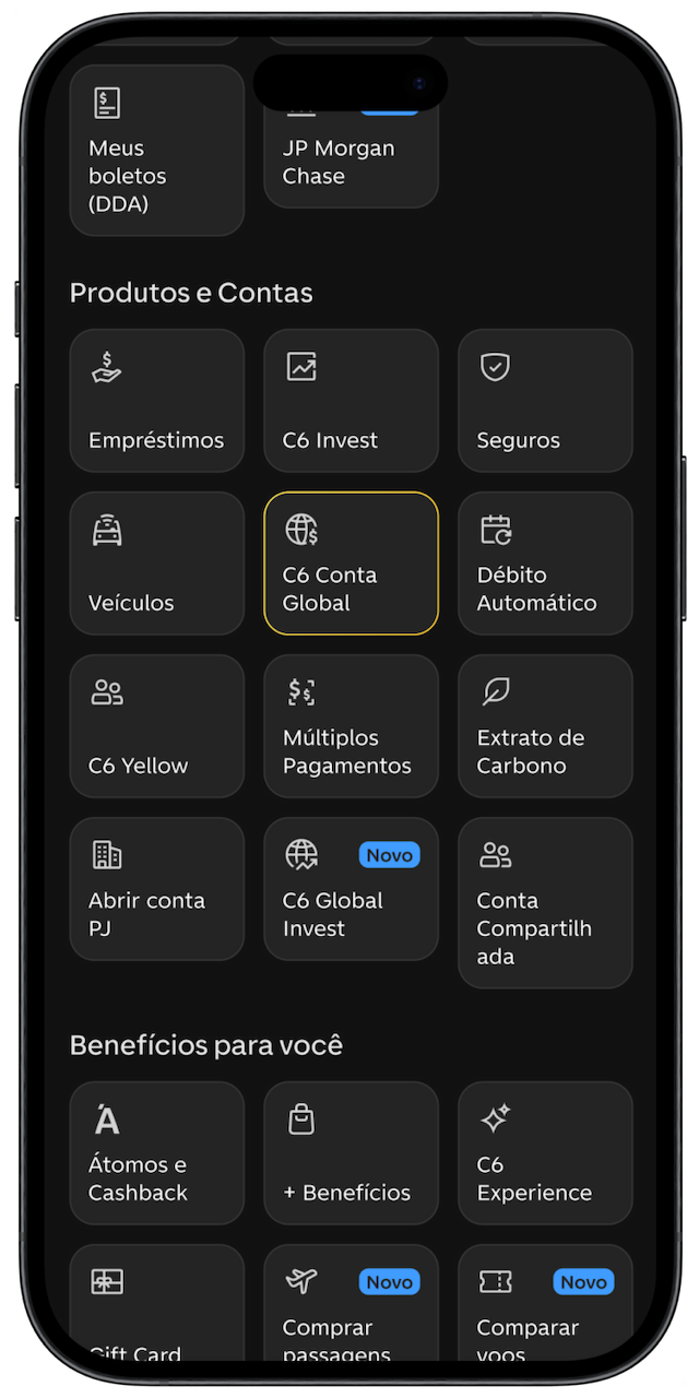 Celular com app do C6 Bank aberto no menu de opções