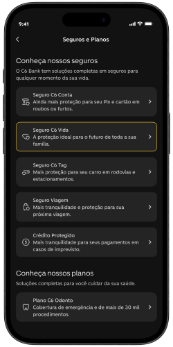 Foto de celular aberto na tela de Seguros do app do C6 Bank, com Seguro C6 Vida selecionado.