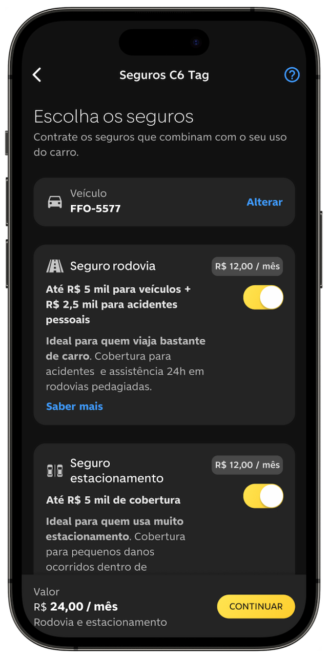 Imagem de celular aberto no app do C6 Bank, na tela de seleção de tipos do Seguro C6 Tag