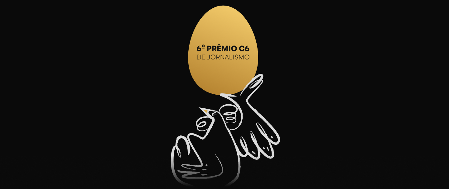 Imagem do 6º Prêmio C6 de Jornalismo. O fundo é preto, com uma ilustração branca de uma galinha ao centro, que segura um ovo dourado acima de sua cabeça. No ovo dourado, está escrito: "6º Prêmio C6 de Jornalismo" em letras pretas.